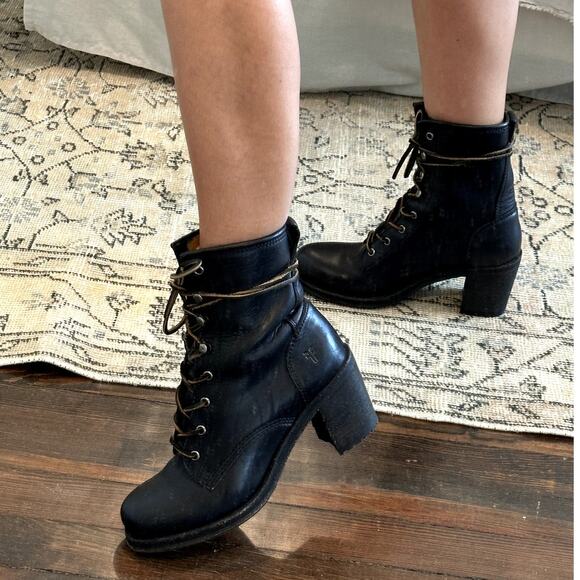 Frye RARE Vintage Karen Black Leather Lace Up Combat Boots Size 9